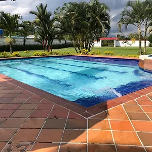 Turística Natasha - Casa Campestre Y Lodge